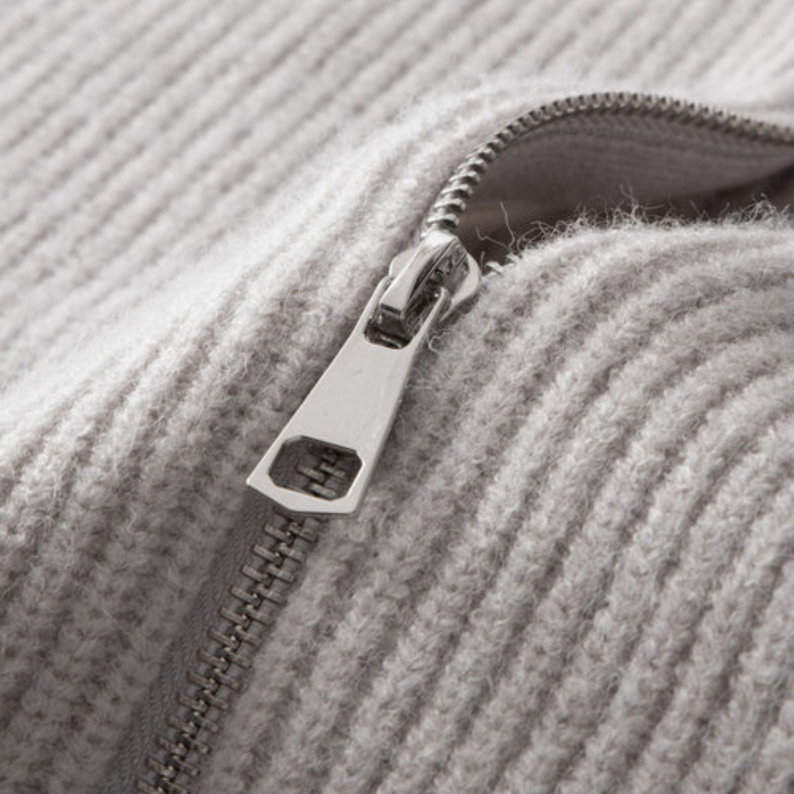 Liam | Stylish Men's Vest for Layering, Casual Looks, and Sophisticated Outfits 3