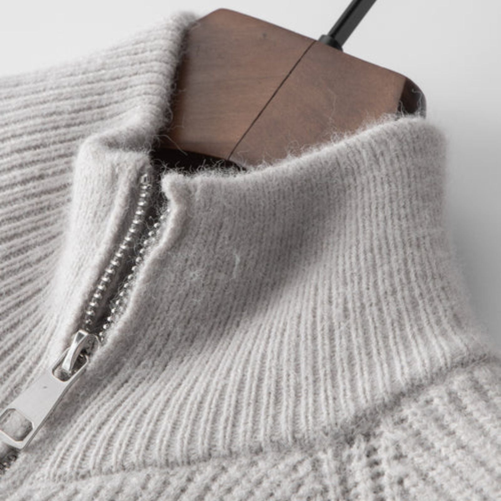 Liam | Stylish Men's Vest for Layering, Casual Looks, and Sophisticated Outfits 4